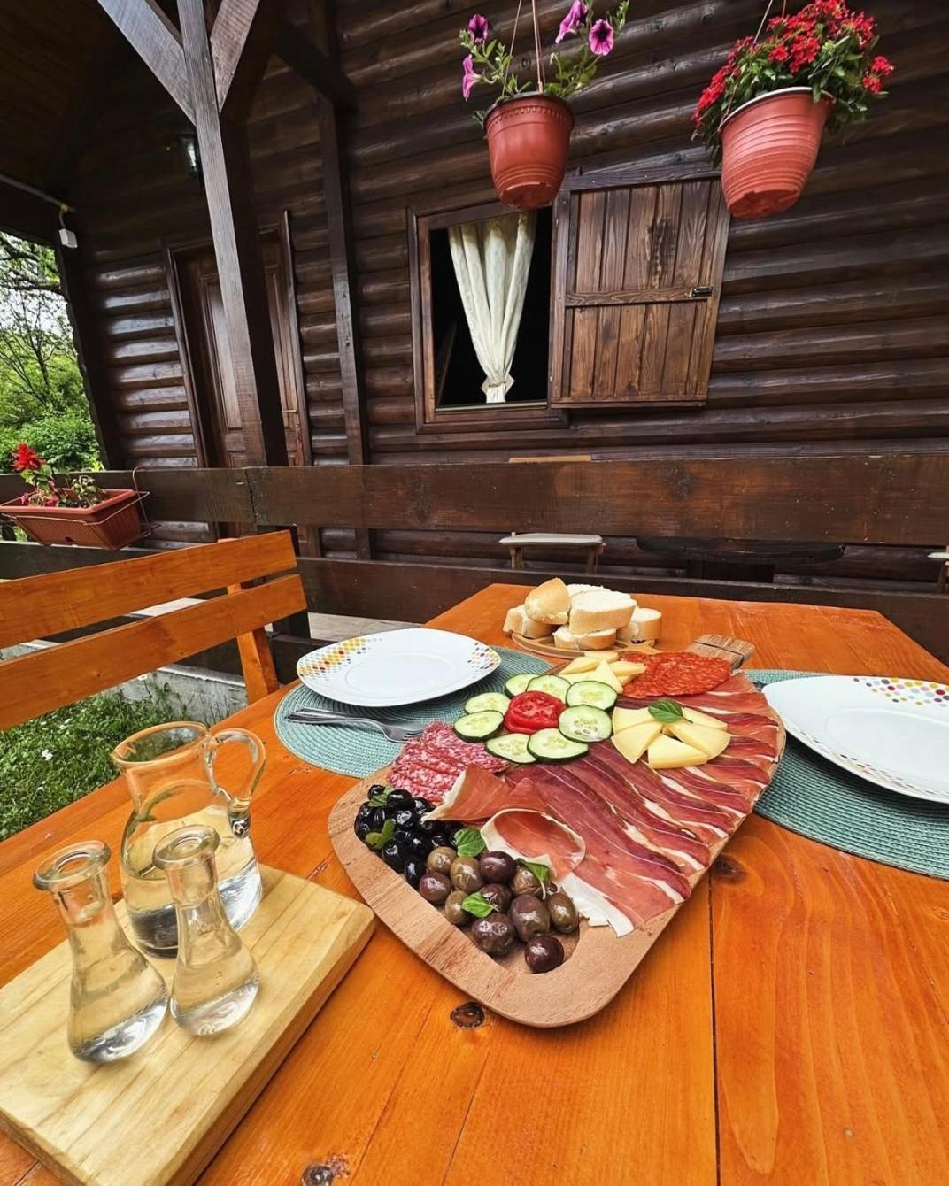 Cabin House Dubovik Cetynia Zewnętrze zdjęcie